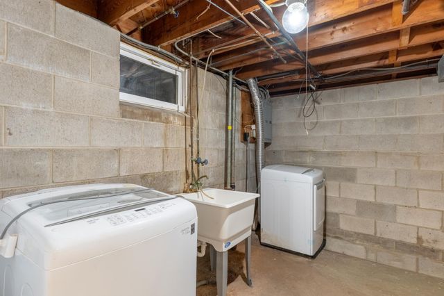 1740 Onacrest Curve, Maplewood, MN 55117