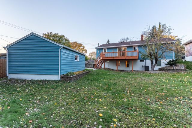 1740 Onacrest Curve, Maplewood, MN 55117