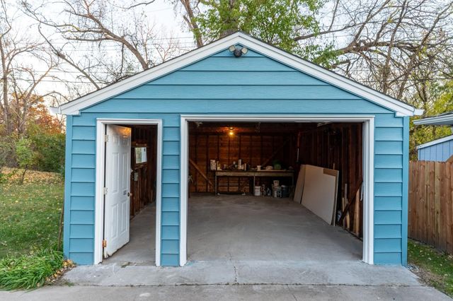 1740 Onacrest Curve, Maplewood, MN 55117