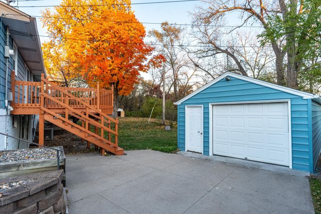 1740 Onacrest Curve, Maplewood, MN 55117