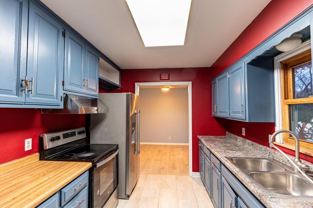 1740 Onacrest Curve, Maplewood, MN 55117