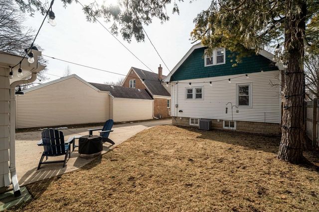 2908 N 74th STREET, Milwaukee, WI 53210