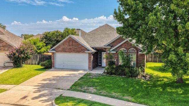 4567 Summerbrook Circle, Fort Worth, TX 76137