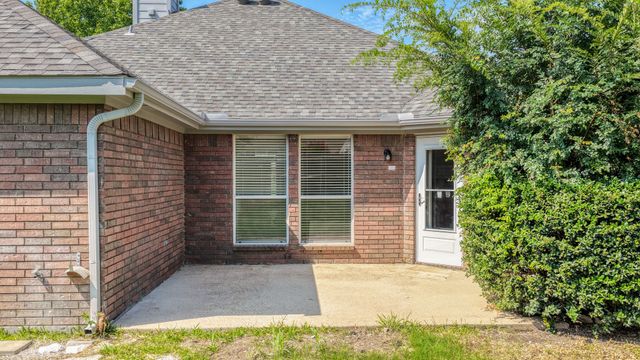 4567 Summerbrook Circle, Fort Worth, TX 76137