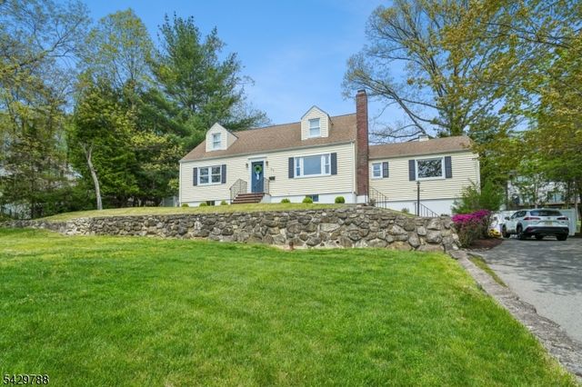 27 Dogwood Rd, Morris Plains Boro, NJ 07950