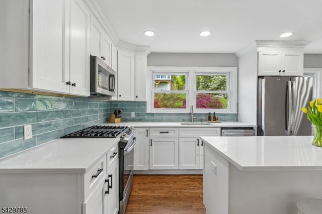 27 Dogwood Rd, Morris Plains Boro, NJ 07950