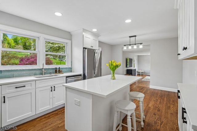 27 Dogwood Rd, Morris Plains Boro, NJ 07950
