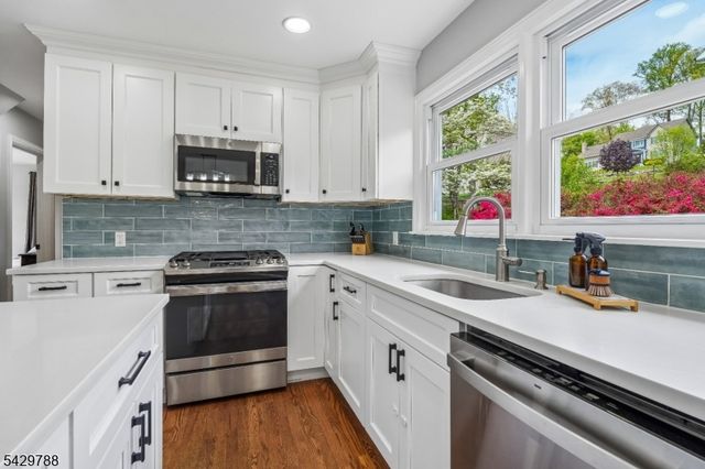 27 Dogwood Rd, Morris Plains Boro, NJ 07950