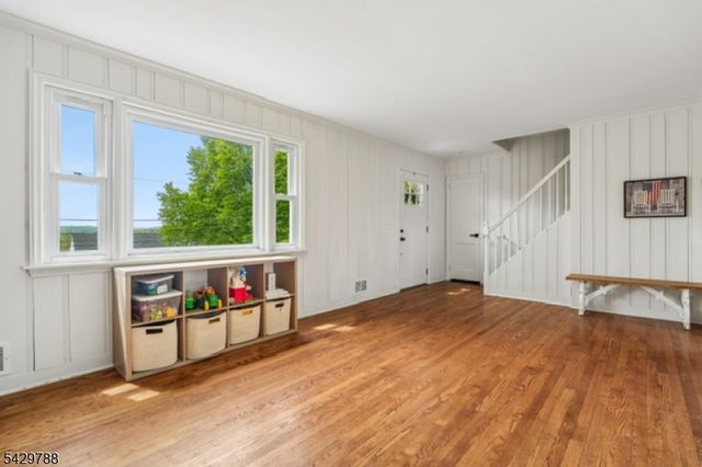 27 Dogwood Rd, Morris Plains Boro, NJ 07950