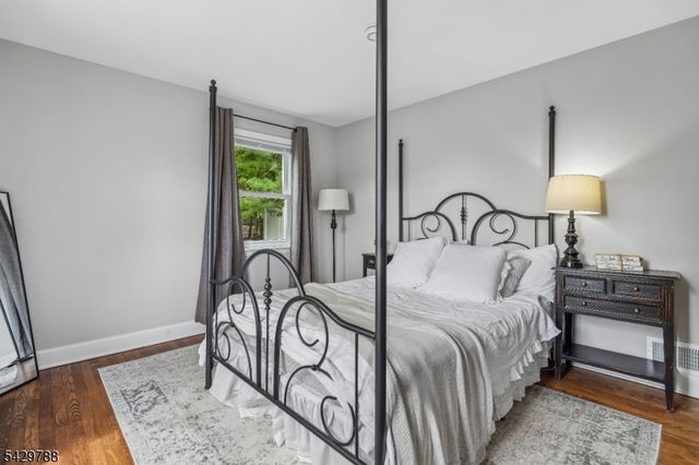 27 Dogwood Rd, Morris Plains Boro, NJ 07950