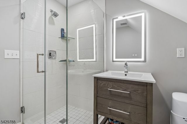 27 Dogwood Rd, Morris Plains Boro, NJ 07950