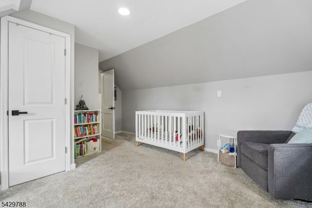 27 Dogwood Rd, Morris Plains Boro, NJ 07950