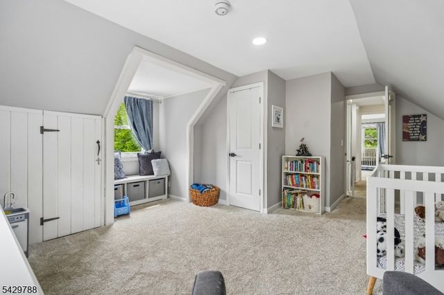 27 Dogwood Rd, Morris Plains Boro, NJ 07950