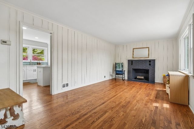 27 Dogwood Rd, Morris Plains Boro, NJ 07950
