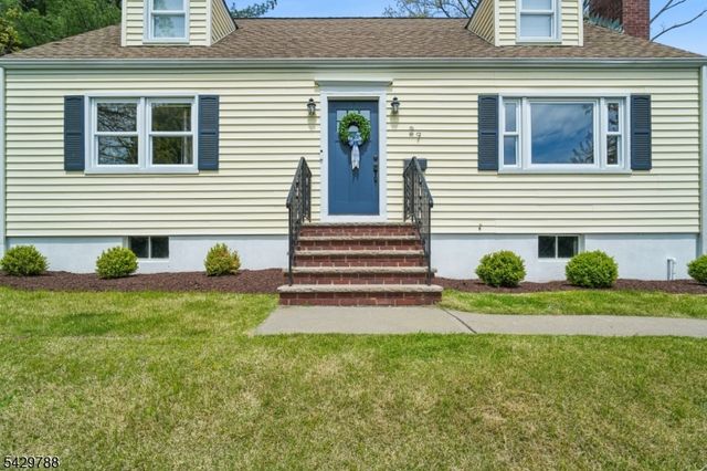 27 Dogwood Rd, Morris Plains Boro, NJ 07950