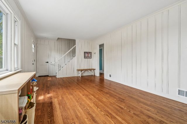 27 Dogwood Rd, Morris Plains Boro, NJ 07950