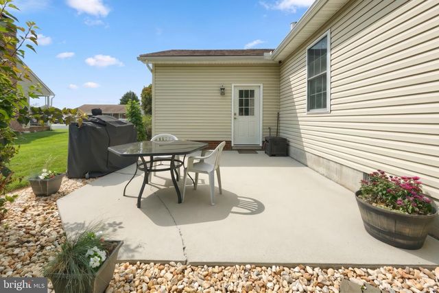 25 FIELDCREST DR, Littlestown, PA 17340