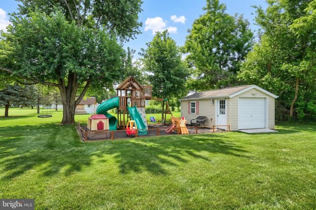 25 FIELDCREST DR, Littlestown, PA 17340