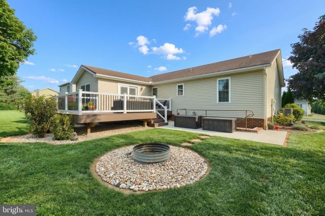 25 FIELDCREST DR, Littlestown, PA 17340