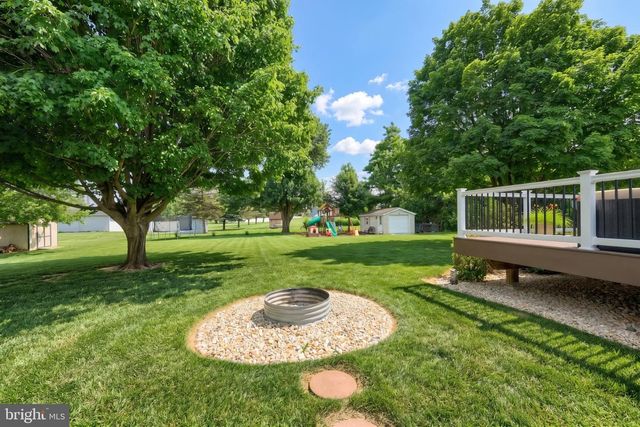 25 FIELDCREST DR, Littlestown, PA 17340