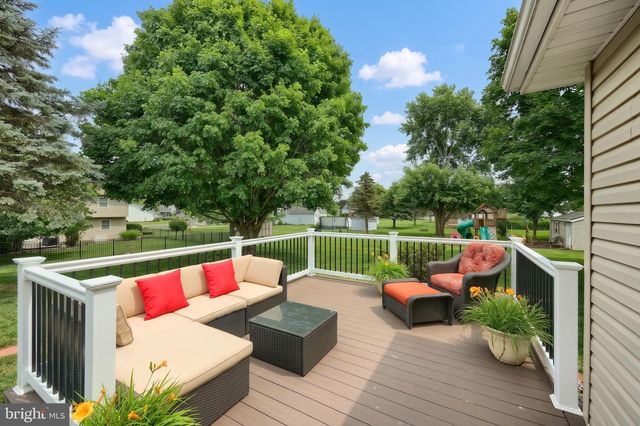 25 FIELDCREST DR, Littlestown, PA 17340