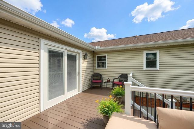 25 FIELDCREST DR, Littlestown, PA 17340