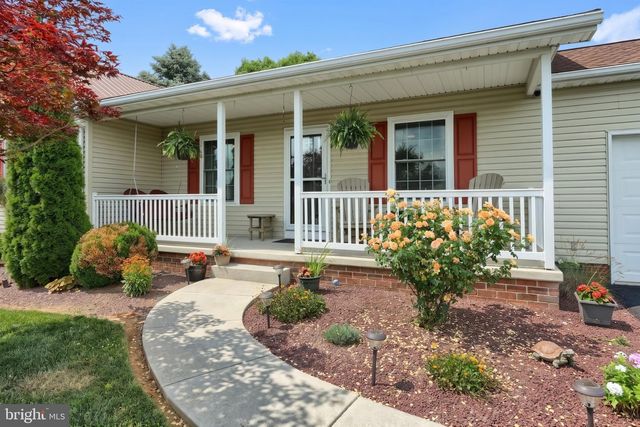 25 FIELDCREST DR, Littlestown, PA 17340