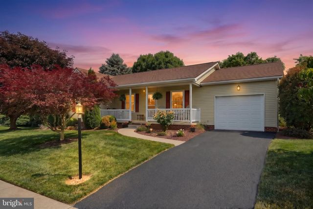 25 FIELDCREST DR, Littlestown, PA 17340