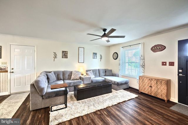 25 FIELDCREST DR, Littlestown, PA 17340