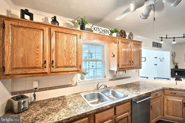 25 FIELDCREST DR, Littlestown, PA 17340