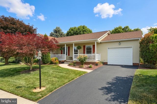 25 FIELDCREST DR, Littlestown, PA 17340