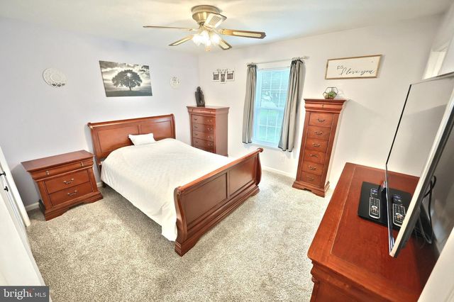 25 FIELDCREST DR, Littlestown, PA 17340