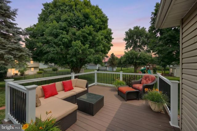 25 FIELDCREST DR, Littlestown, PA 17340