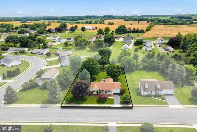 25 FIELDCREST DR, Littlestown, PA 17340