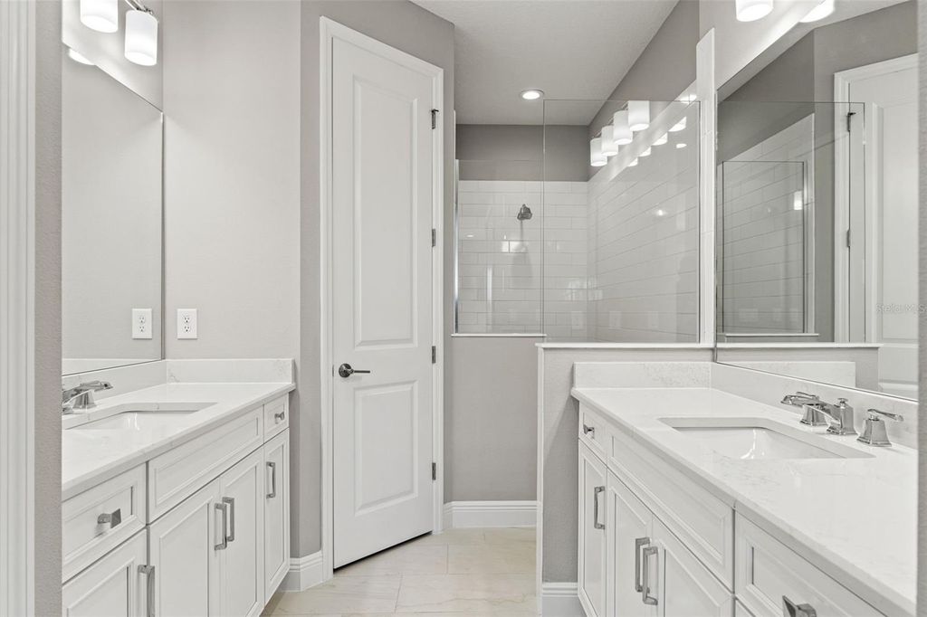 Image 14 of property listing at 2130 SYLVESTER PALM LANE, Bradenton, FL 34212