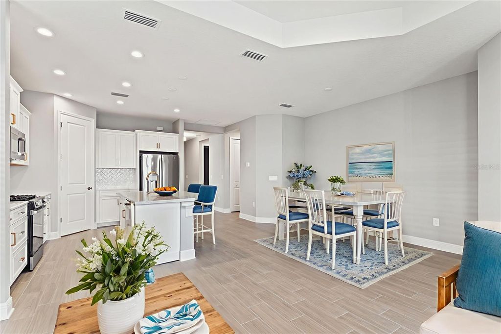 Image 4 of property listing at 2130 SYLVESTER PALM LANE, Bradenton, FL 34212