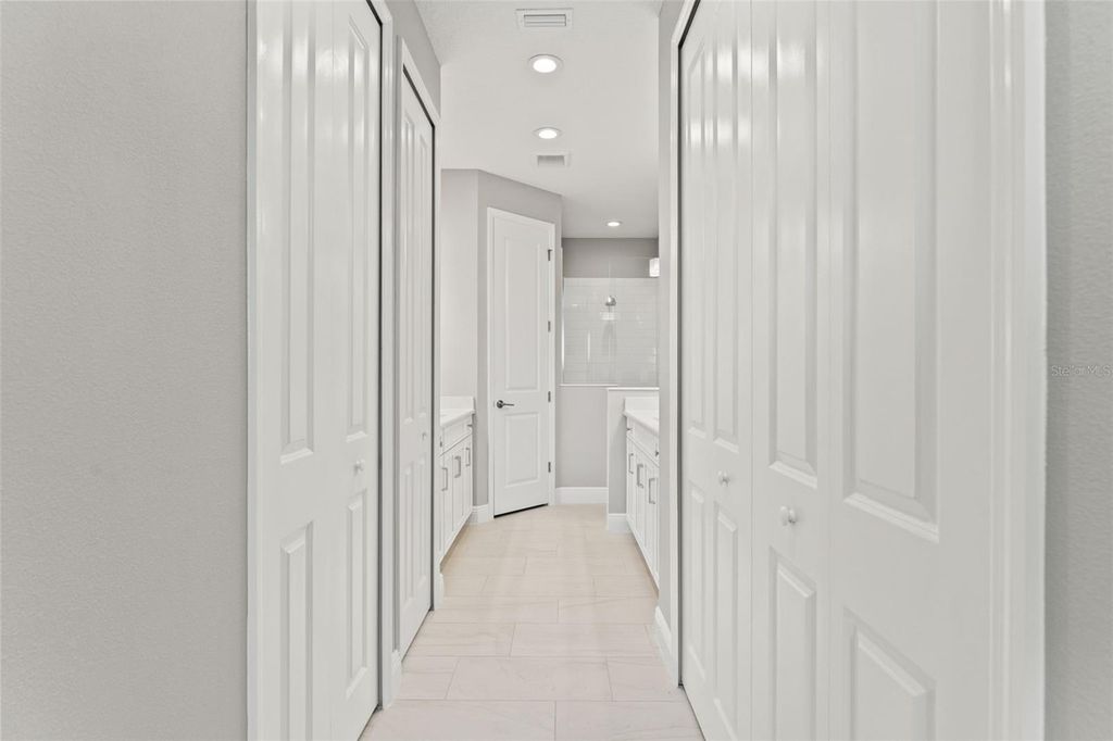 Image 38 of property listing at 2130 SYLVESTER PALM LANE, Bradenton, FL 34212