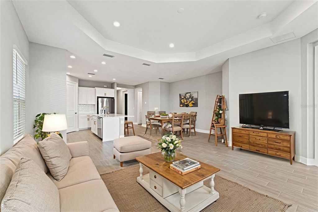 Image 5 of property listing at 2130 SYLVESTER PALM LANE, Bradenton, FL 34212