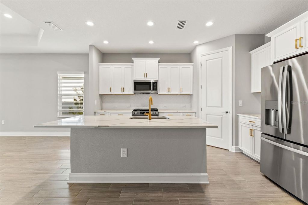 Image 6 of property listing at 2130 SYLVESTER PALM LANE, Bradenton, FL 34212