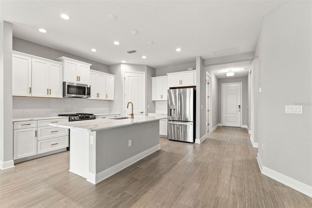 Image 8 of property listing at 2130 SYLVESTER PALM LANE, Bradenton, FL 34212