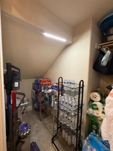 2003 W Hopkins Way, Hanford, CA 93230