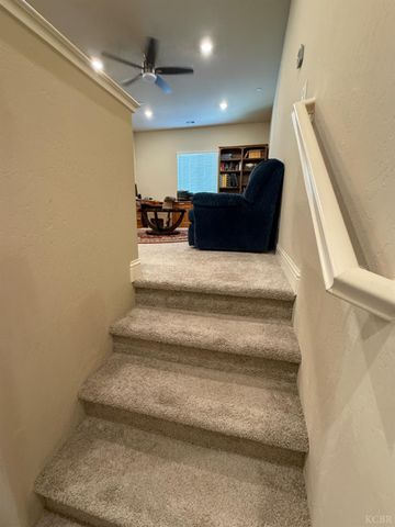 2003 W Hopkins Way, Hanford, CA 93230