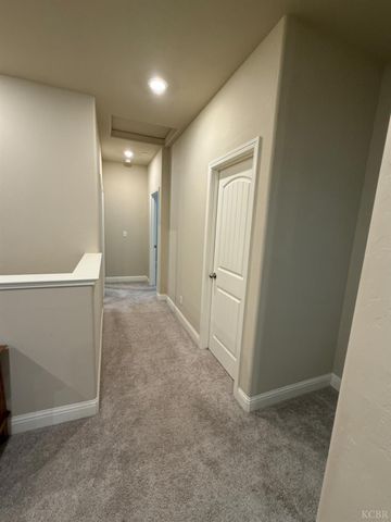 2003 W Hopkins Way, Hanford, CA 93230