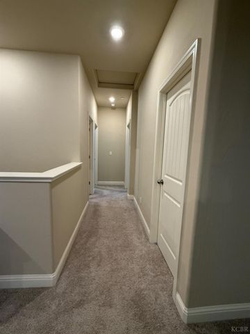 2003 W Hopkins Way, Hanford, CA 93230