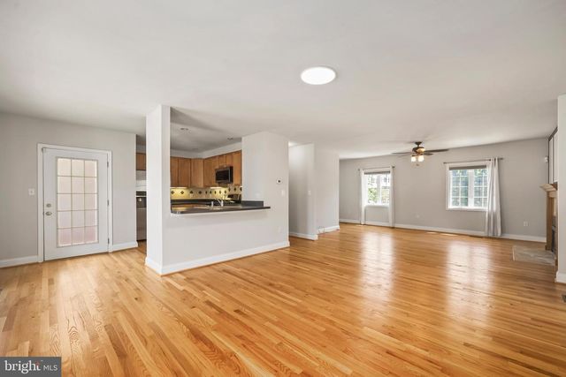 2012 S GLEBE RD, Arlington, VA 22204