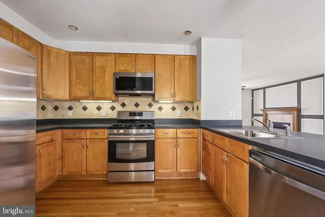 2012 S GLEBE RD, Arlington, VA 22204