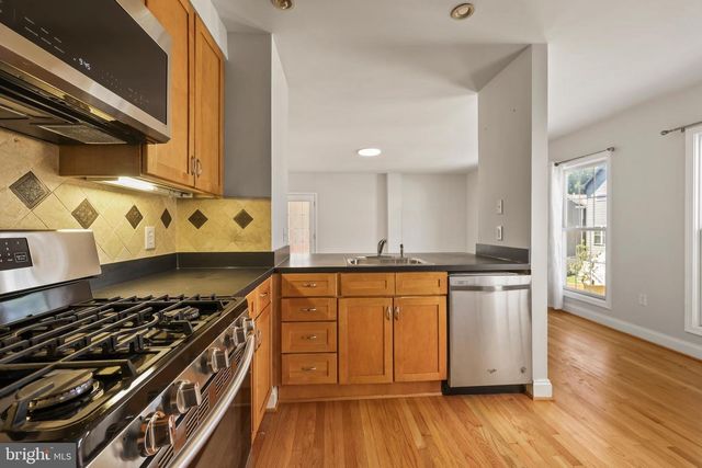 2012 S GLEBE RD, Arlington, VA 22204