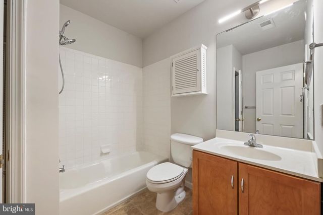 2012 S GLEBE RD, Arlington, VA 22204