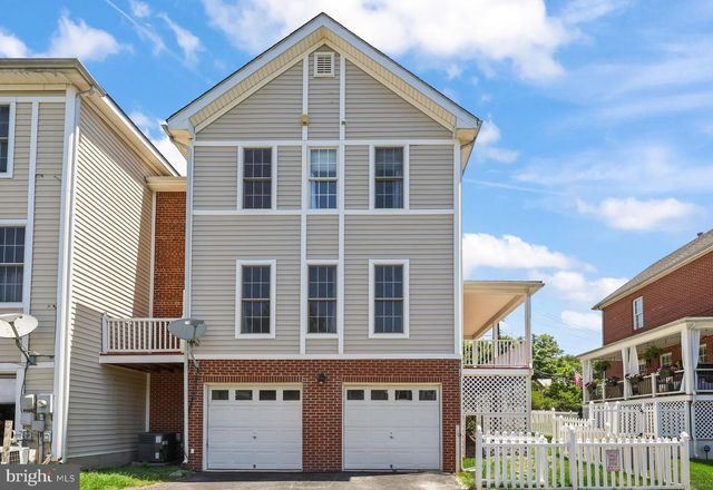 2012 S GLEBE RD, Arlington, VA 22204