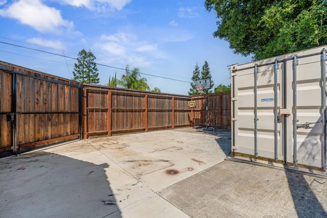 1415 Myrtle St, Turlock, CA 95380